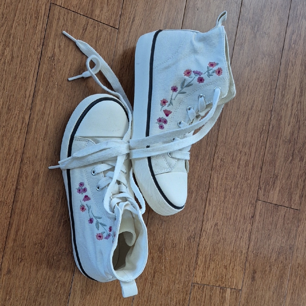 Like New!  Adorable Children's Place High Top Sneakers with  Floral Design